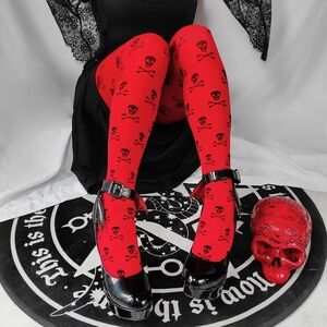 Snag Tights Skullz Poison Apple NWT Size C